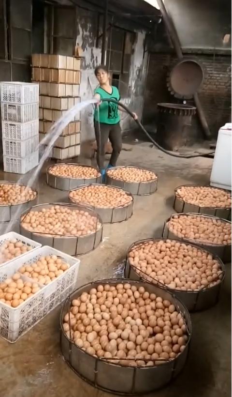 臭鸭蛋是哪个地方的特色美食,吃过鸭蛋