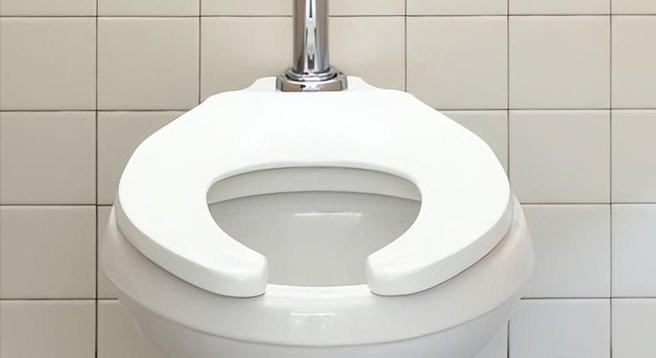 美国马桶前面为什么要设计个孔,美国马桶前面有个缺口怎么冲水