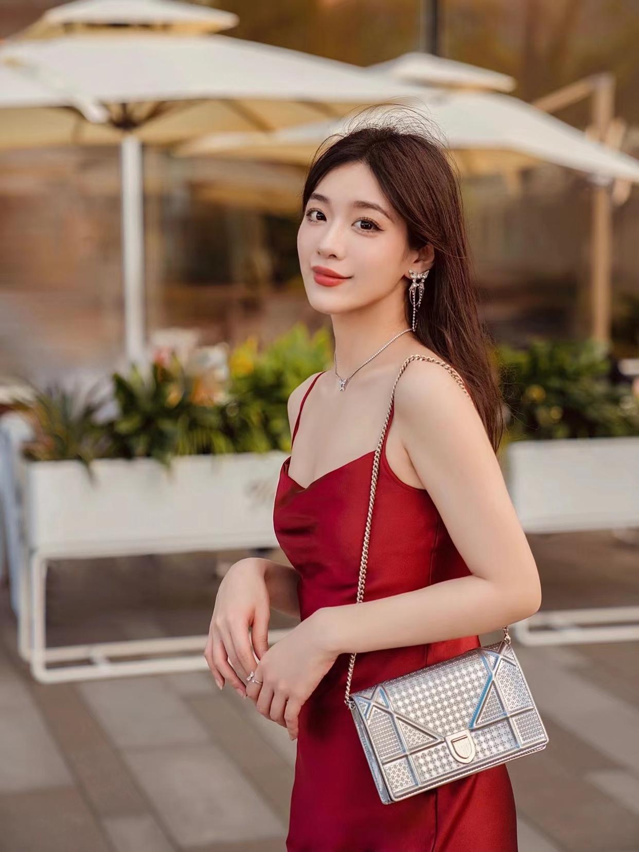 好看的剪刀手拍照姿势,拍剪刀手照怎么拍好看