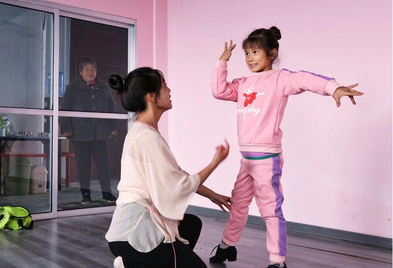 一座“骑手县”的生活与命运