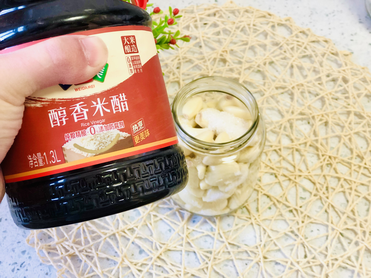 腌腊八蒜的正确方法和时间,腌腊八蒜只放醋错了教你一招