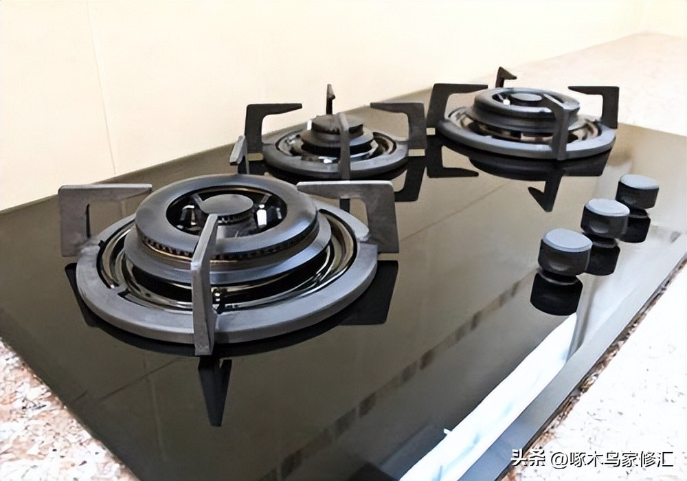 煤气灶有一个灶台打不着火怎么办,煤气灶打不着火了有哒哒哒的声音