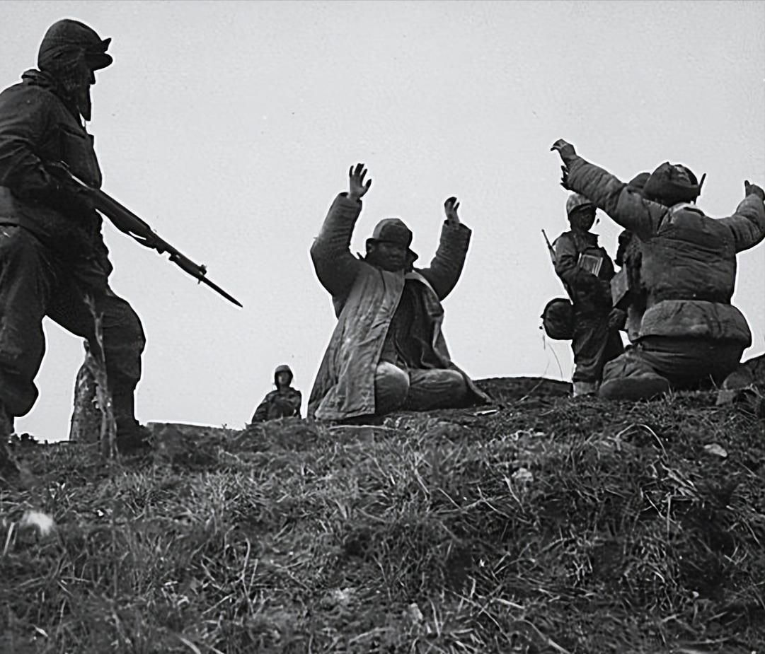 朝鲜军惨败后，后方只剩女人，志愿军高层严令：犯作风错误者枪毙