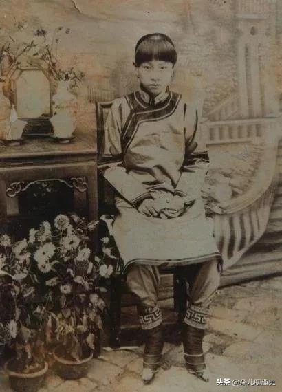 74岁大爷带小鞋鉴宝视频,大爷带三寸金莲鉴宝