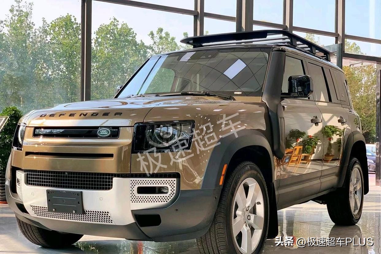 路虎卫士登场，琥珀金色漆面质感十足，3.0T动力表现强悍，帅气