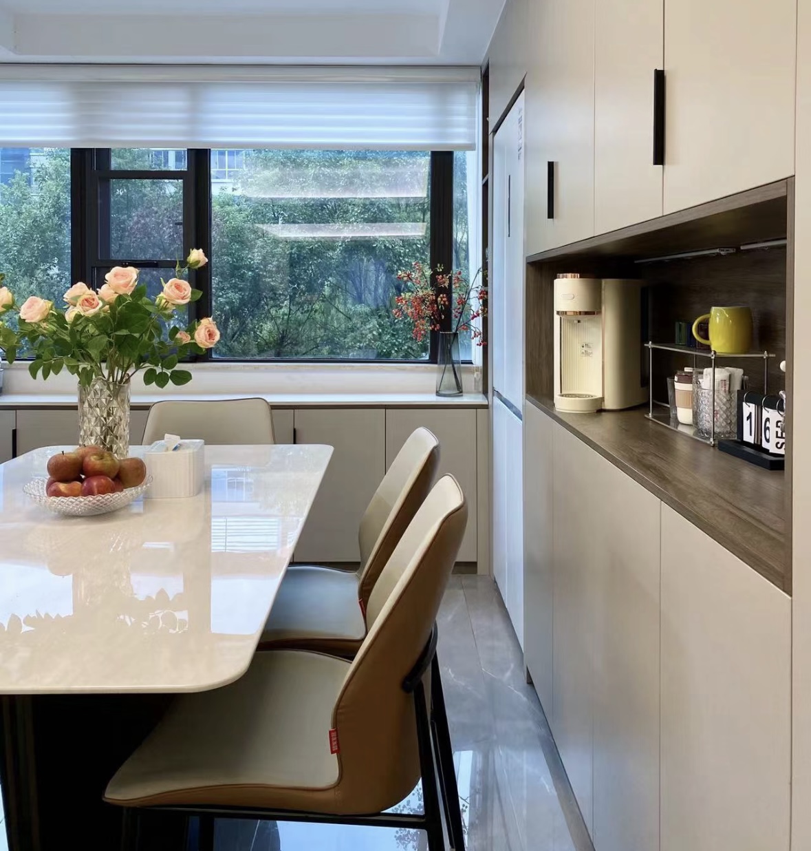 换了1次餐桌，终于清楚了3000元岩板餐桌和5000元大理石桌的区别