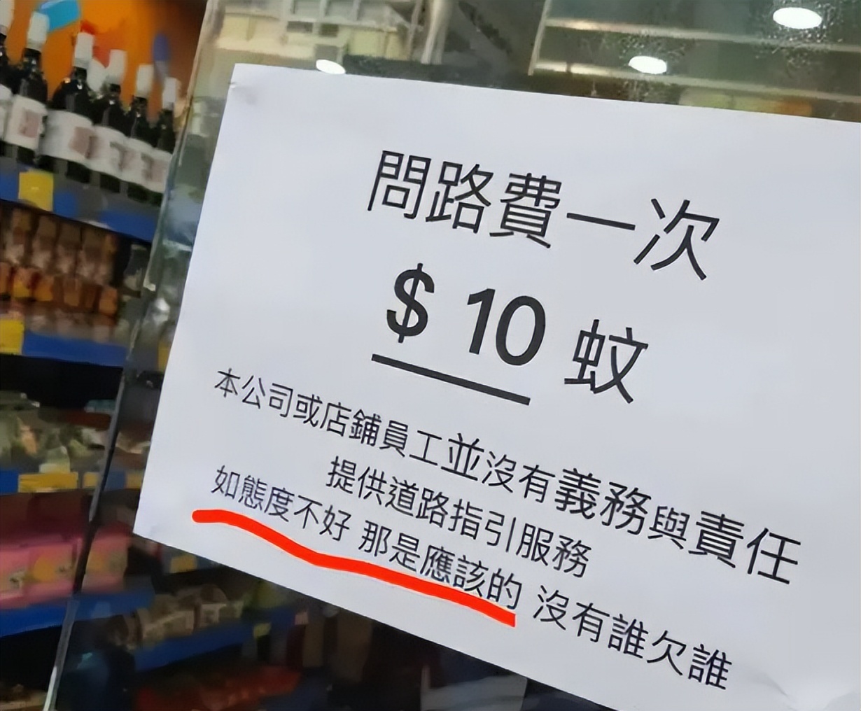 内地游客在香港街头吃饭,香港本地人评价大陆游客