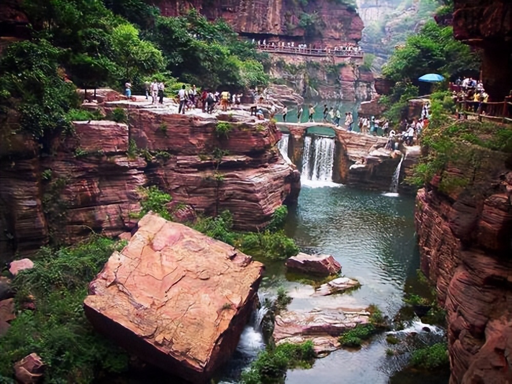 河南七里沟和八里沟哪个好玩,八里沟在河南什么地方