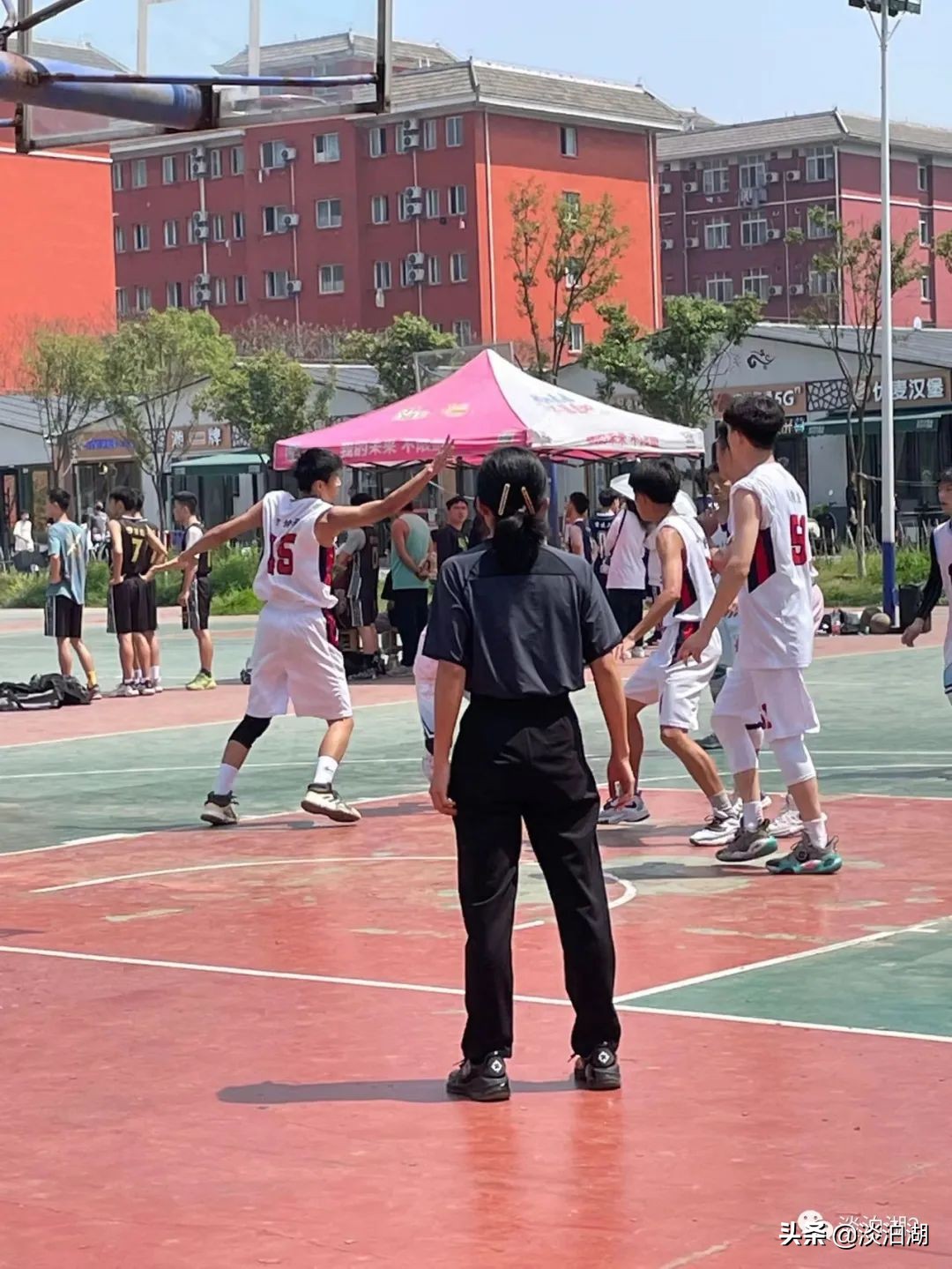 英姿飒爽的女裁判员,英姿飒爽篮球裁判