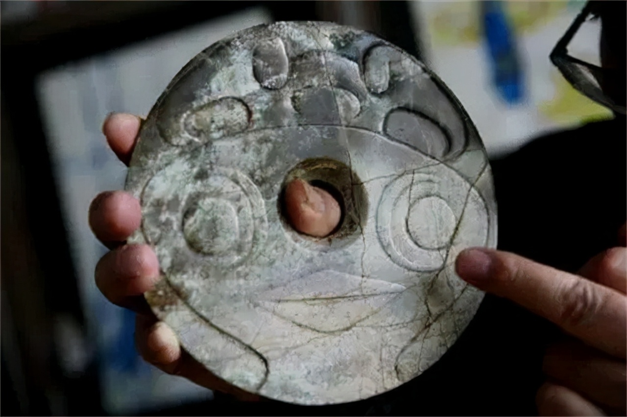 七旬老人50年收藏千万,老人痴迷古玩