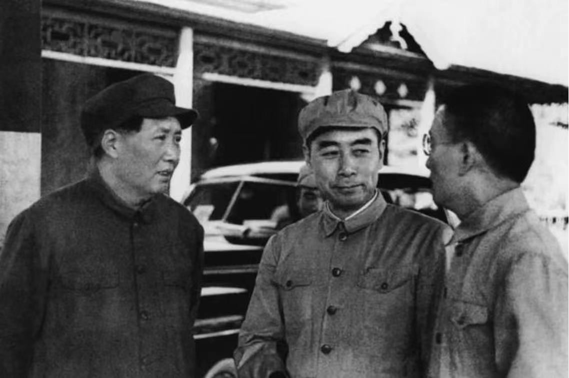 1949年确定新中国名字时，张治中提议减掉2个字，毛主席为何赞同