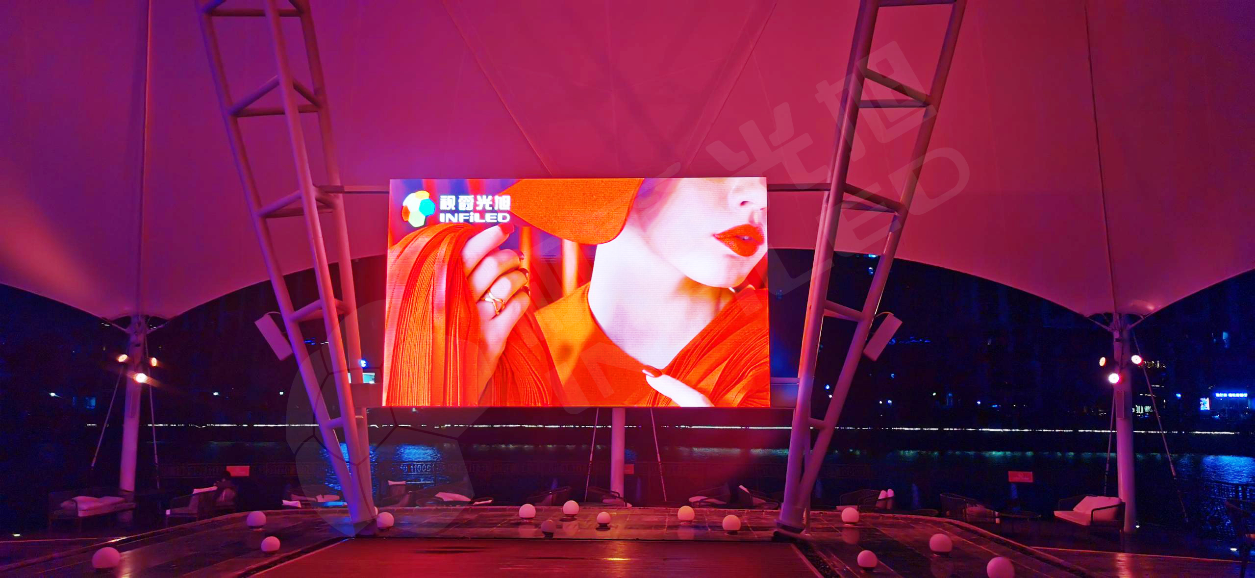 完美户外双面屏！视爵光旭LED屏为五星级酒店打造视觉新体验