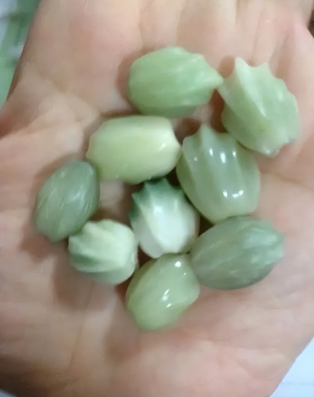 李子果核手串包浆玉化的效果,蛤蟆头核桃手串包浆玉化图片