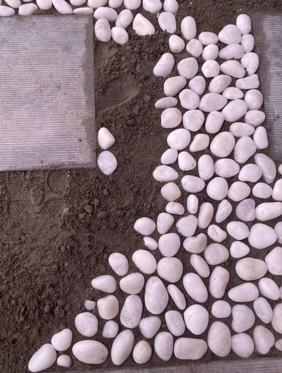 阳台用瓷砖好还是防腐木好,阳台地面铺防腐木好还是地砖好