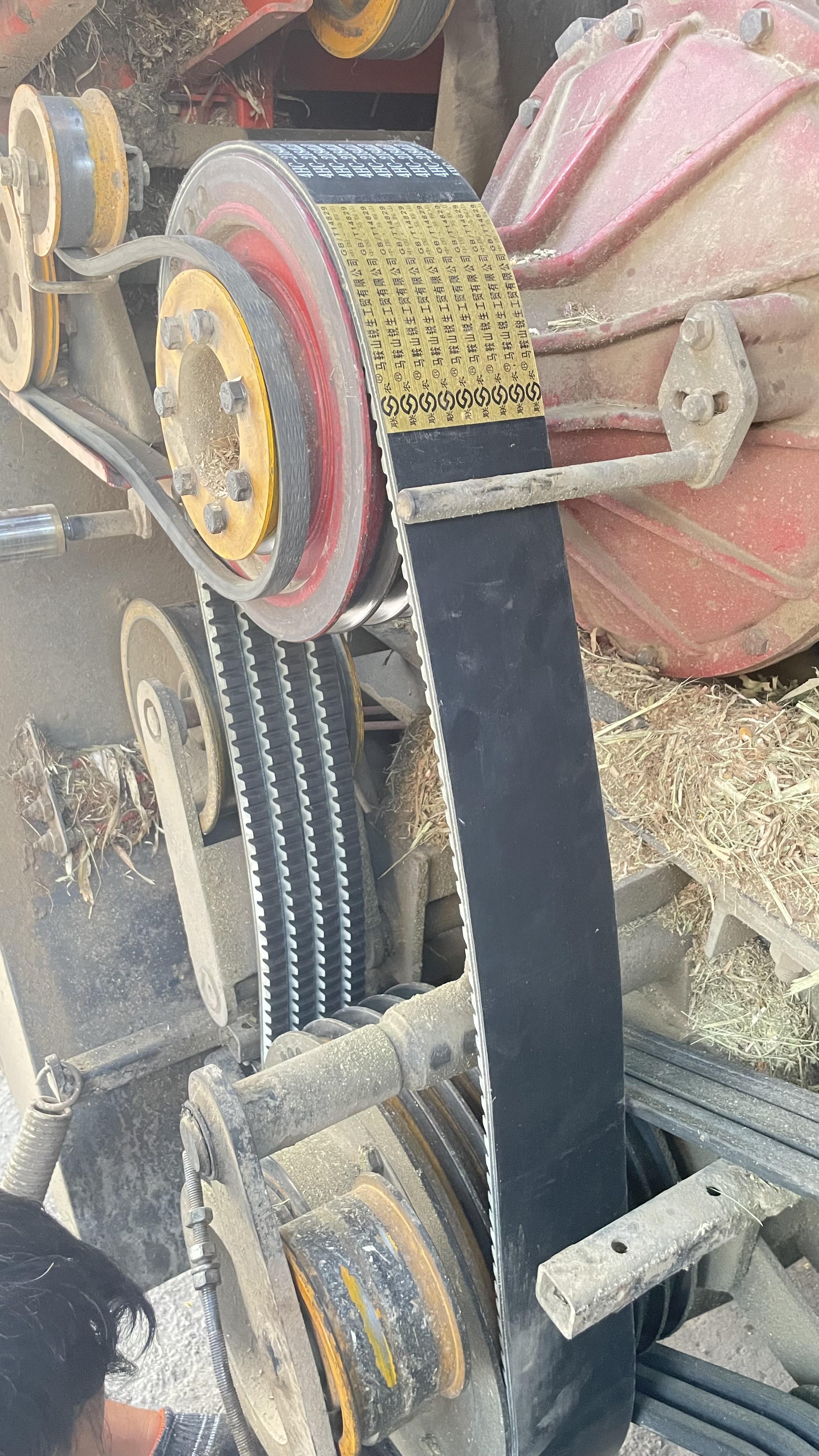 收割机需要紧的皮带有哪些,收割机皮带长点咋弄