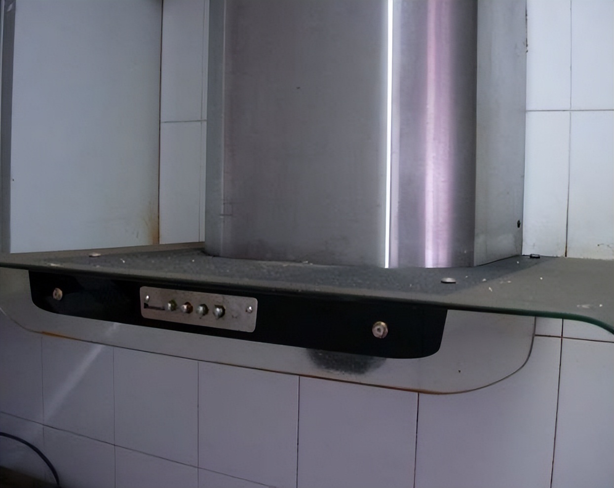 油烟机脏了不用拆也不用卸,清理油烟机小窍门图解大全