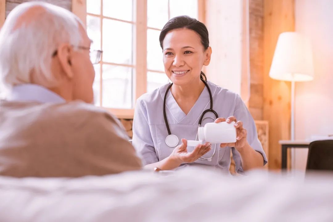 阿尔茨海默病什么原因引起,阿尔茨海默病人最好解决办法