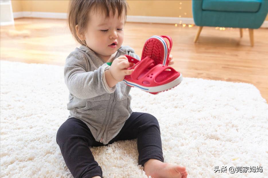 怎么选适合宝宝脚的鞋子,宝宝脚底适合穿什么鞋
