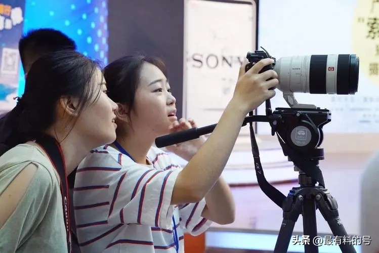 索尼、佳能、松下、富士主打视频的全画幅微单大对决:谁更好?