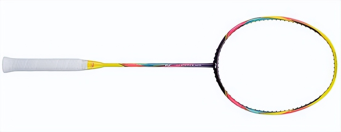 攻守兼备偏进攻羽毛球拍高端,羽毛球拍攻守兼备和进攻型区别