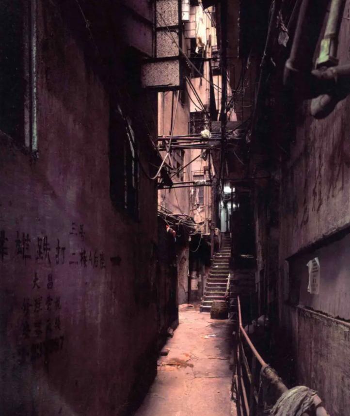 罪恶之城真实的香港九龙城,上世纪八十年代香港九龙城寨