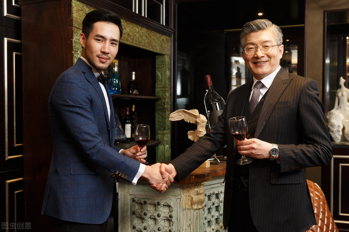 商务谈判可以谈些什么话题,商务谈判是先让对方说还是自己说