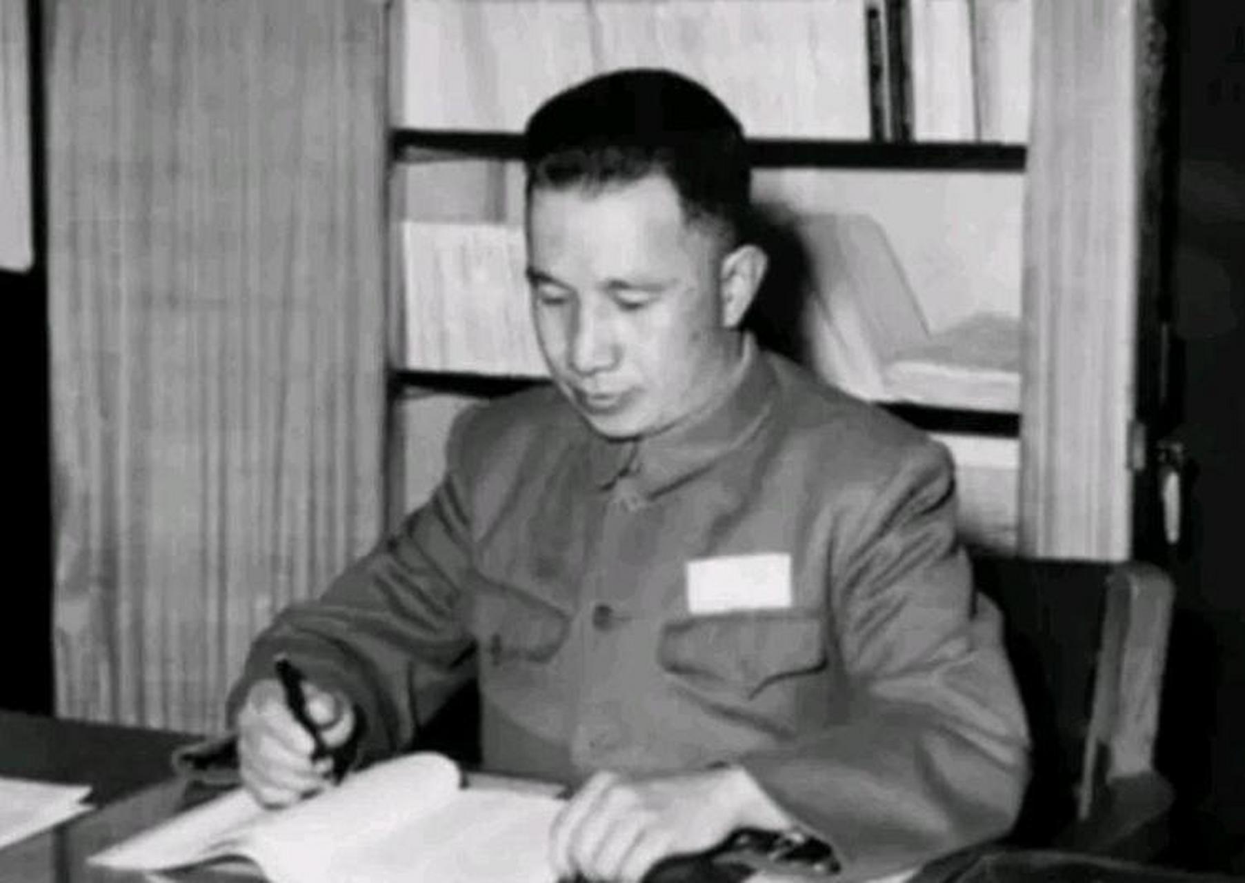 宋时轮刚抢到主攻，就以此来“要挟”粟裕，毛*东泽**怒批：应予撤职