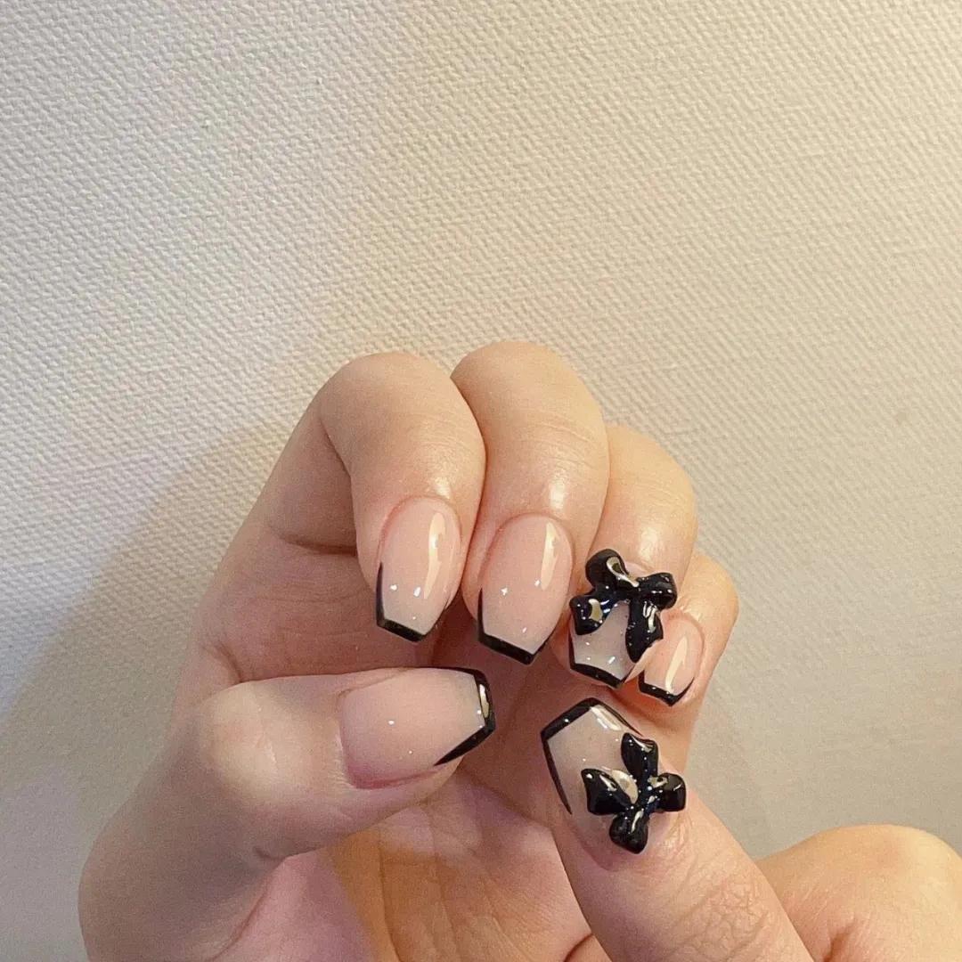 手黑黄做什么颜色的美甲显手白,莫兰迪美甲色显手白吗