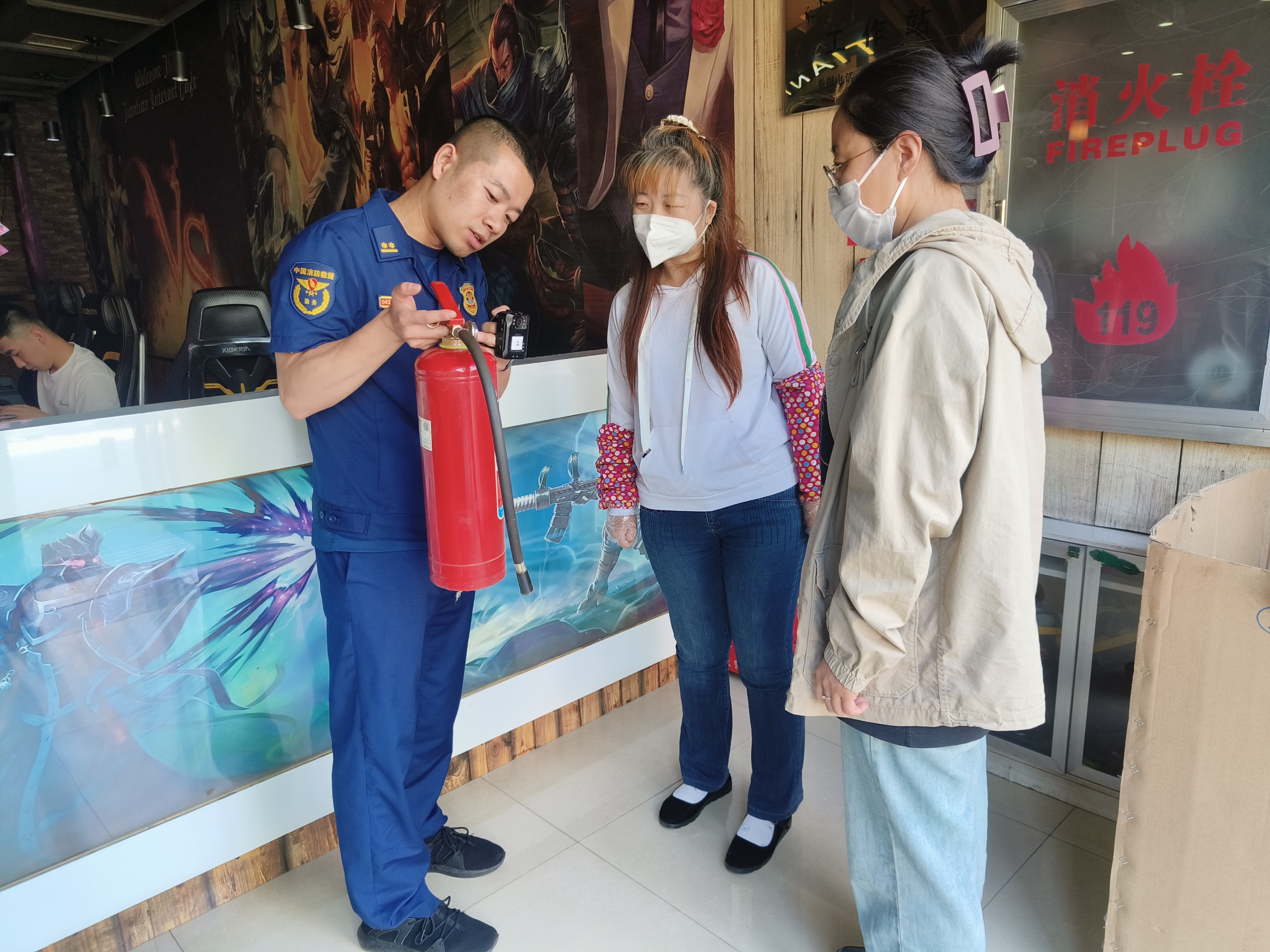 寿阳瑞得天天加盟网吧8名工作人员学消防