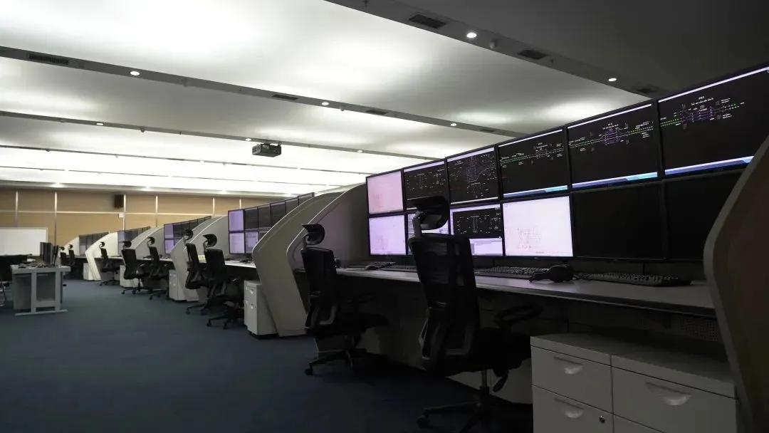 高铁站附近的驾校有哪些,全国最大高铁驾校究竟有多大