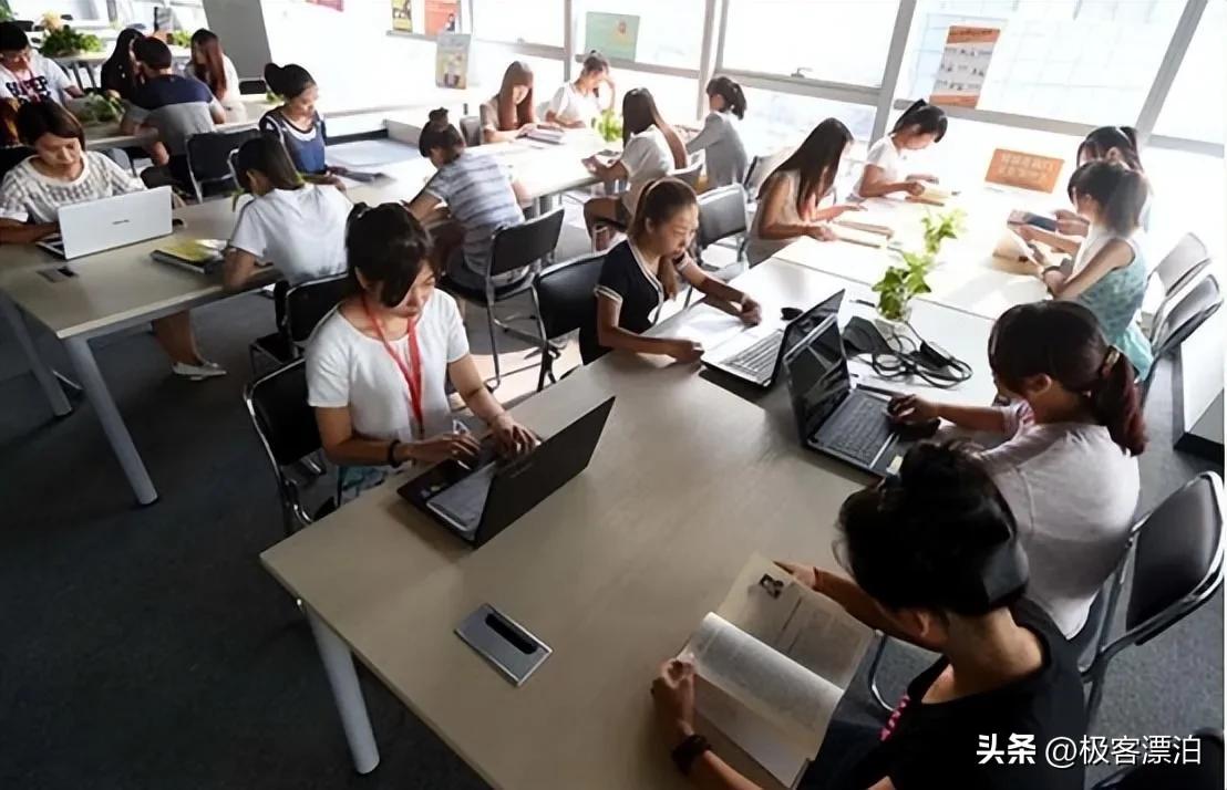 人人都做老板时代下，女大学生创业意向，可依靠外部影响提升吗？