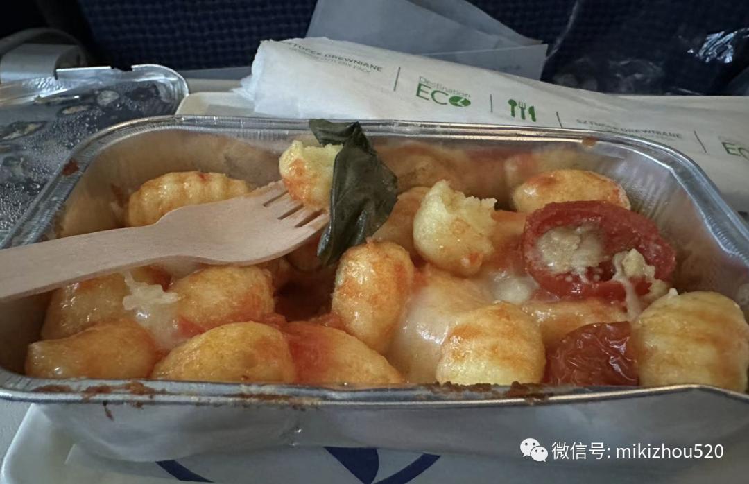 博主曝搭乘国泰航空时的糟糕经历,国泰航空回国机票靠谱吗