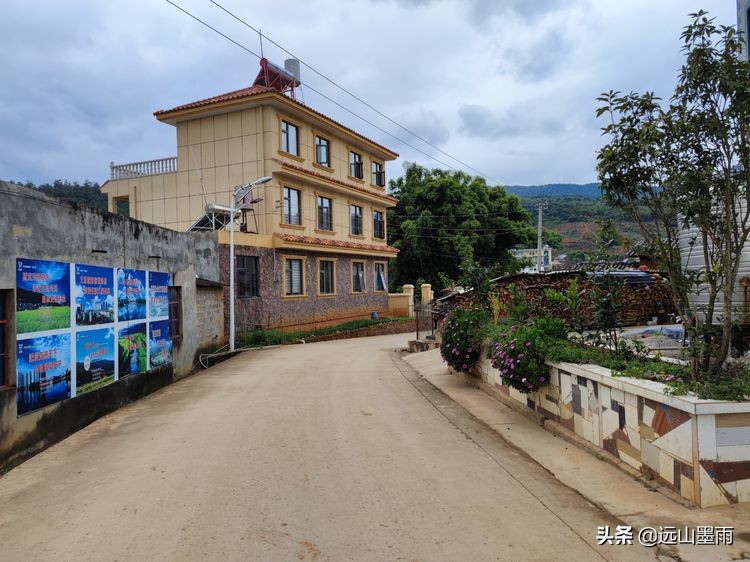 逛天坑、探叮呤当啷洞，去昆明安宁徒步，总有很多惊喜