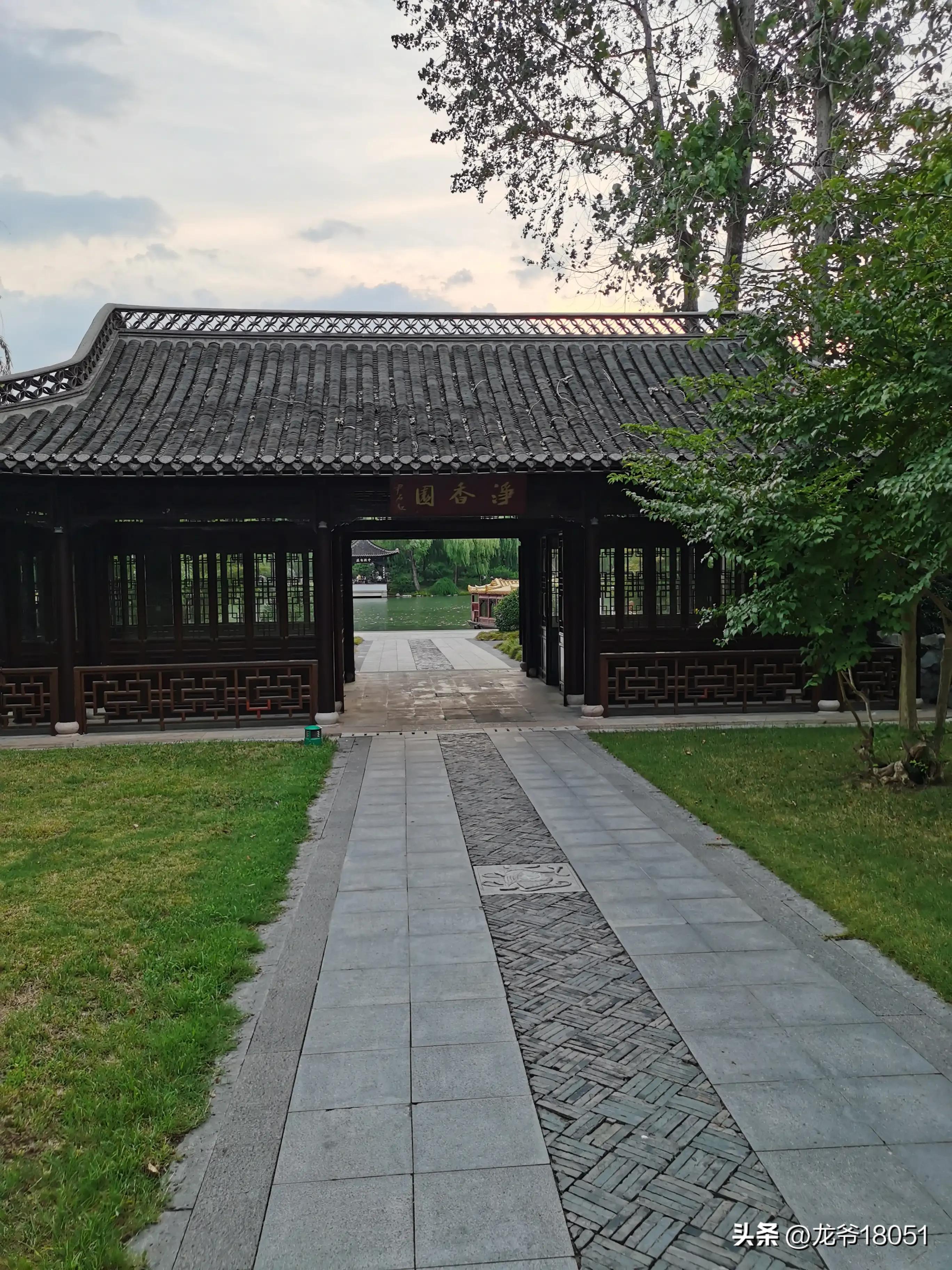 扬州瘦西湖钓鱼台美句,扬州瘦西湖钓鱼台宛如镜中游