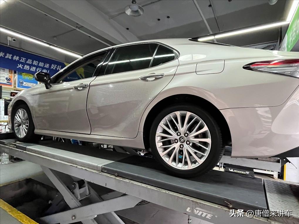 凯美瑞原装18邓禄普轮胎性能,邓禄普轮胎与米其林哪个更好一点