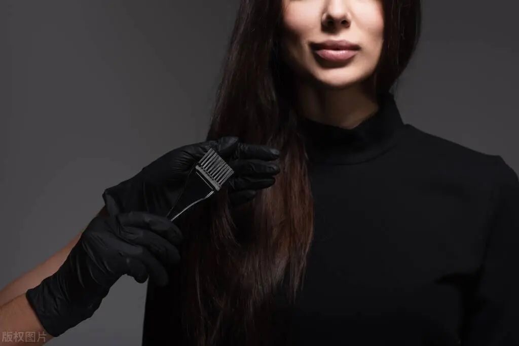 健康头发怎么染均匀,怎样染彩色才完全盖住白头发