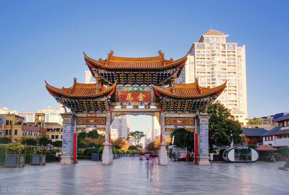 自驾从上海到昆明沿途旅游景点,大理和昆明之间有什么旅游景点