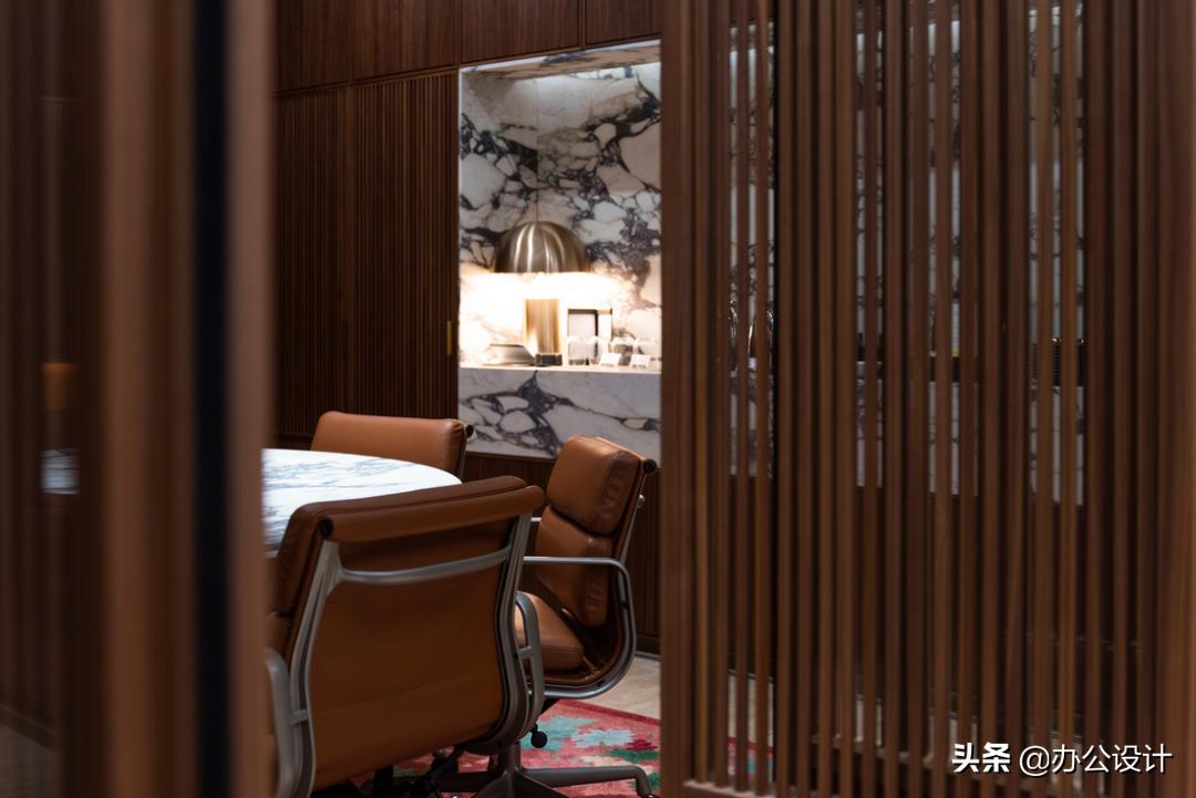 汇丰银行香港总部大厦设计师,香港汇丰银行建筑设计