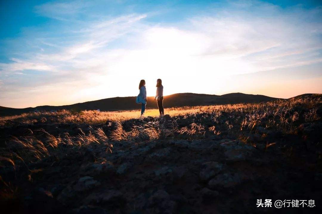 门对寒流雪满山的翻译,门对寒流雪满山