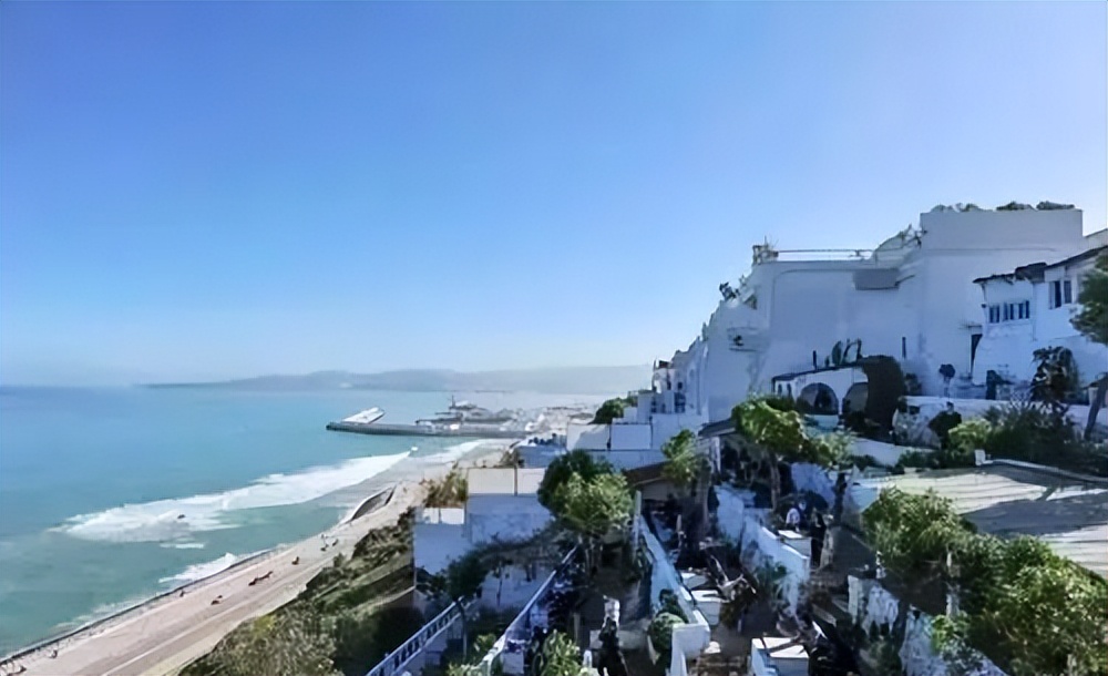 淘汰西班牙的非洲摩洛哥，遍地都是白人