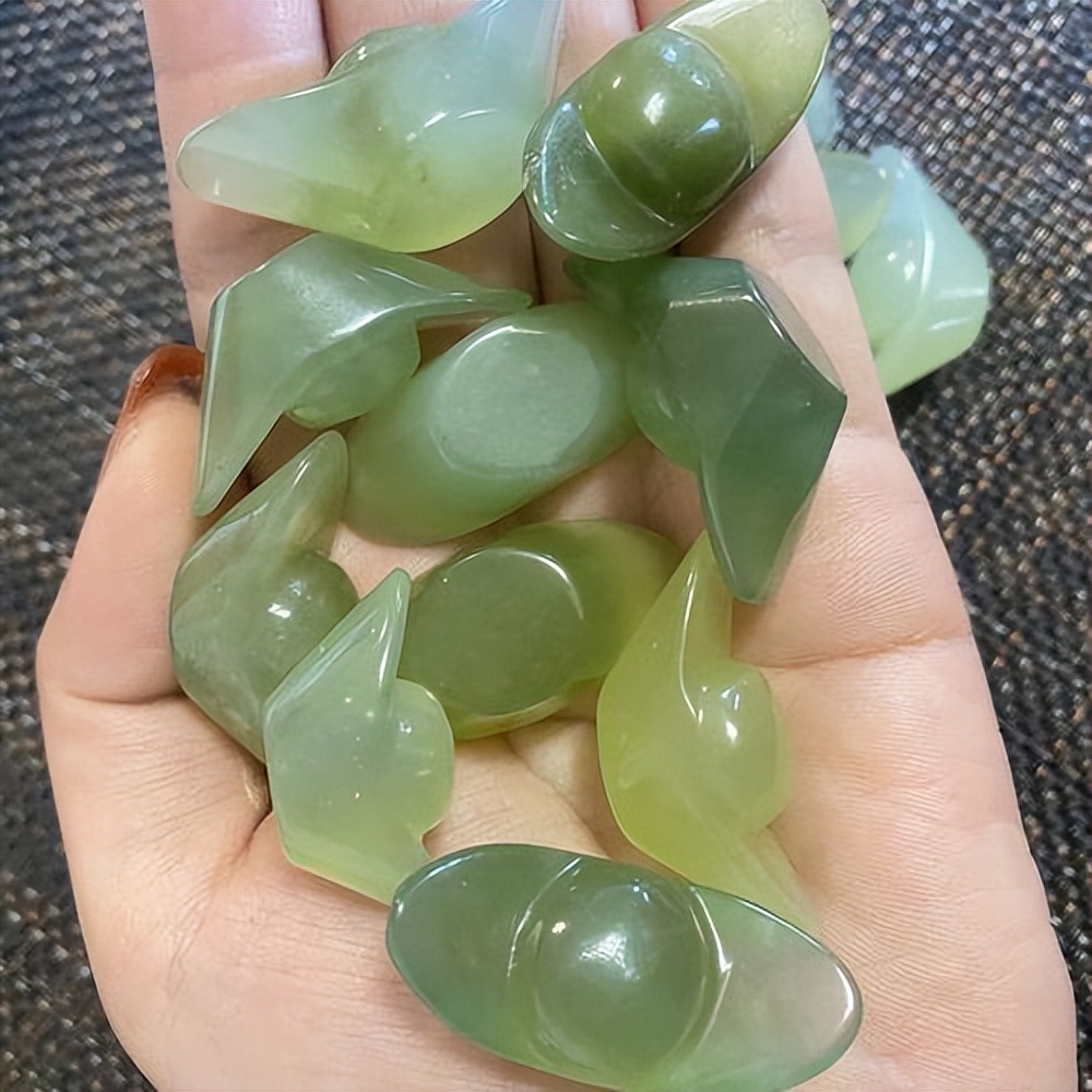 岫玉和和田玉有什么区别呢,岫玉和天然岫玉有什么区别