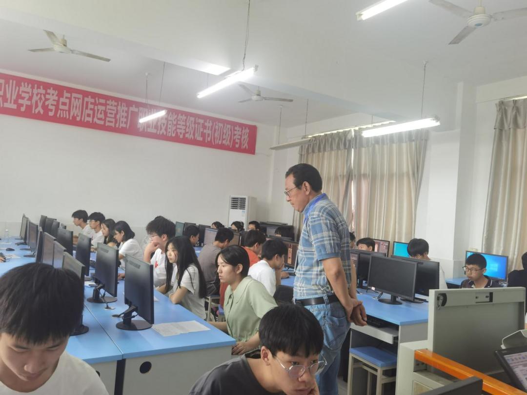 天府职校“1+X”网店运营推广职业技能等级认证考试结束