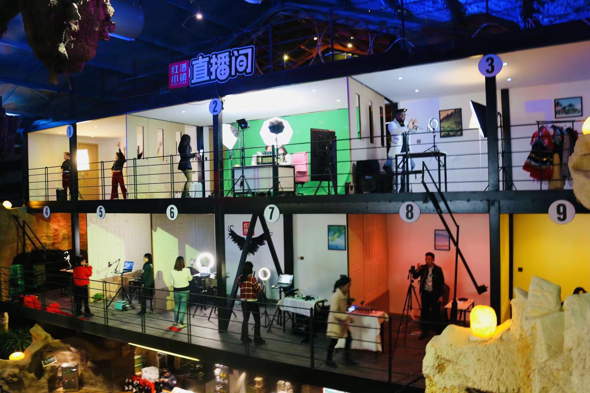 有特色的带货直播间,人气爆棚的直播带货直播间