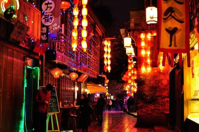 成都到青岛自驾游住宿攻略,成都旅游住宿攻略及费用