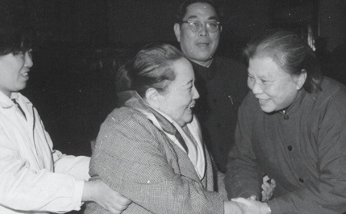 新中国成立后，十大元帅的夫人都做什么工作？又有谁授衔了？