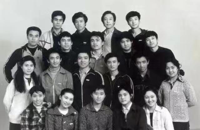 何政军和谁关系最好,何政军夫妻相