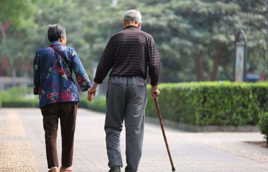 中老年人腿软无力是什么原因,老年人腿发软怎么回事