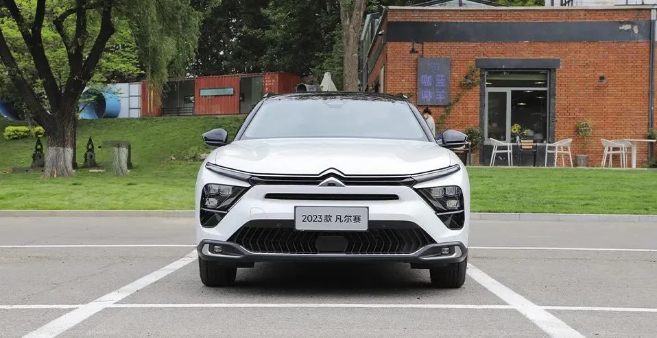 “1块钱”的改变有多大?凡尔赛C5X2023款告诉你!