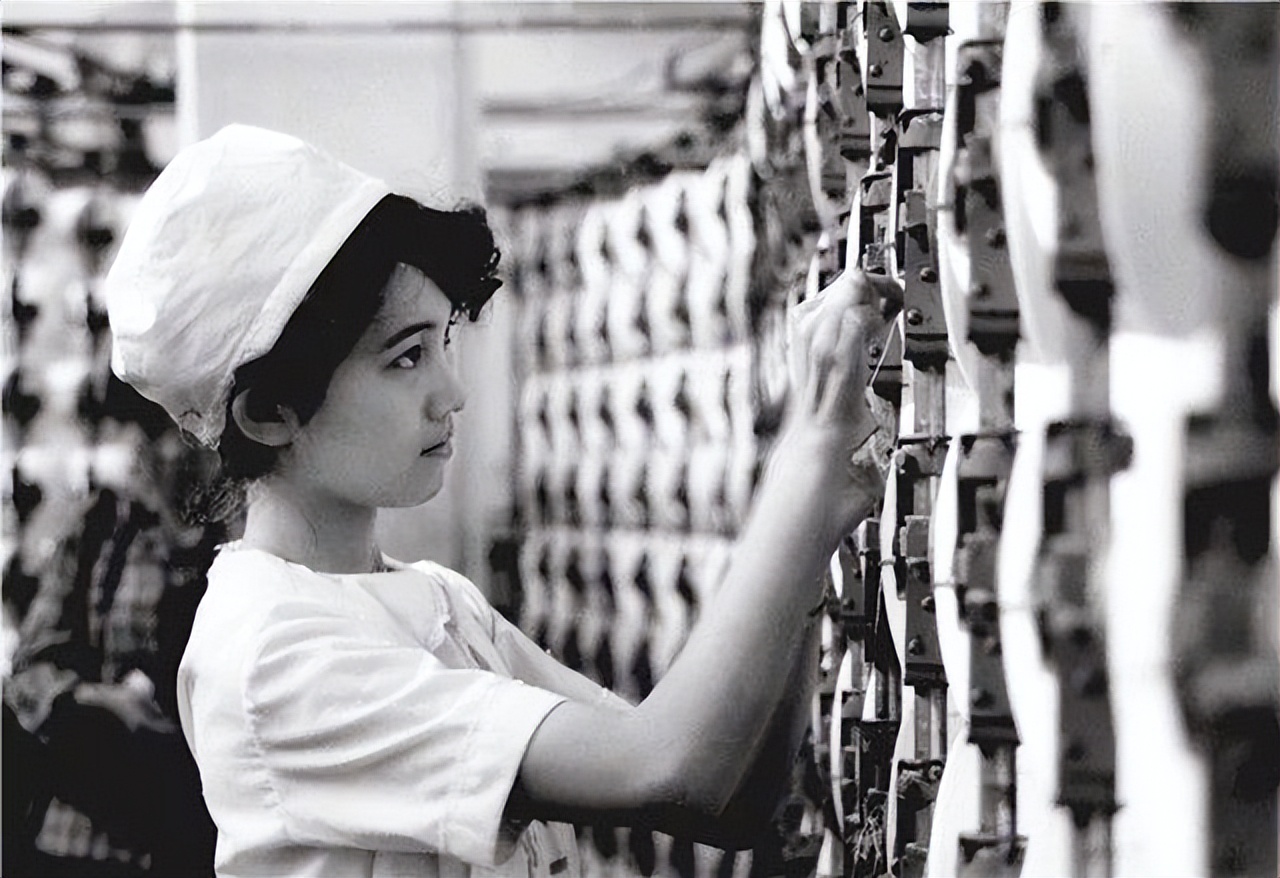 女生出国打工赚钱,出国打工一年赚20万