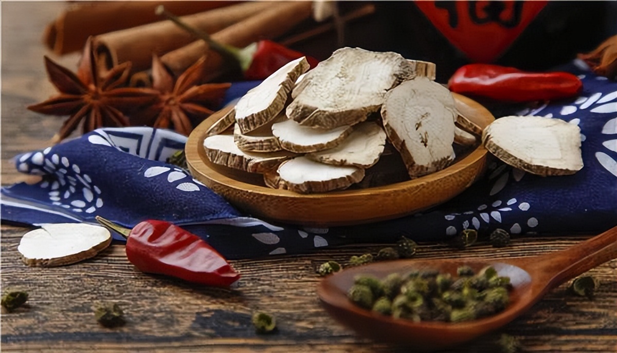 新龙甘消炎膏对痔术后疼痛及水肿的相关效性随机对照临床试验